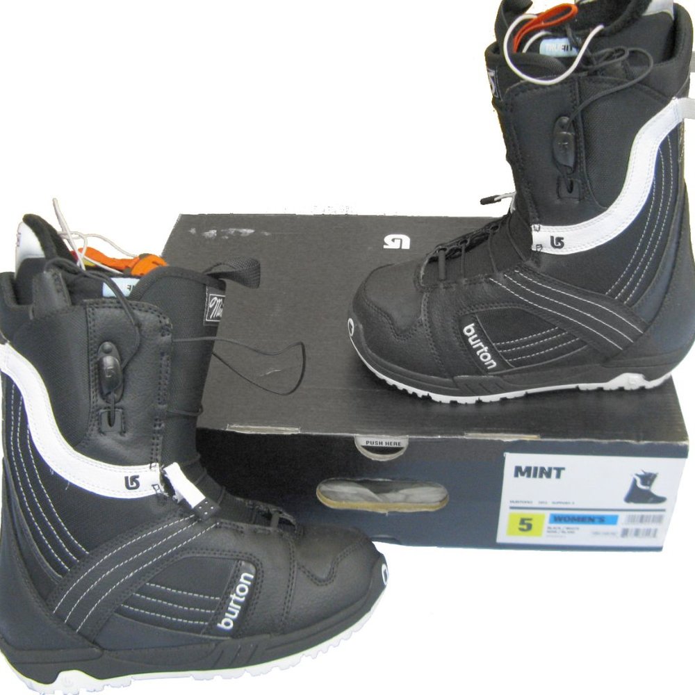 NEW! Burton Mint Womens Snowboard Boots!  Black & White  Size 5 (Euro 35)